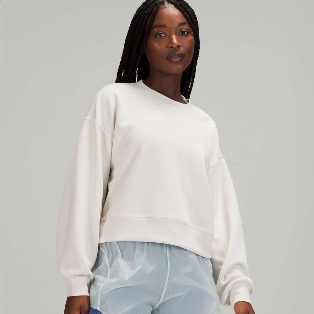 LULULEMON WHITE OPAL CROPPED CREW